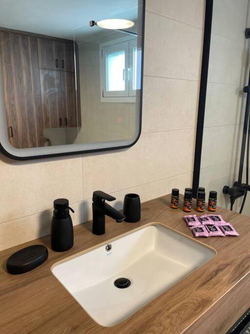 Villa Eftychia Serene Getaway With Hot Tub In A Quiet Location Kíssamos Exterior foto