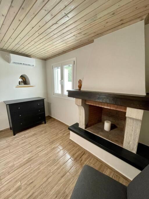 Villa Eftychia Serene Getaway With Hot Tub In A Quiet Location Kíssamos Exterior foto