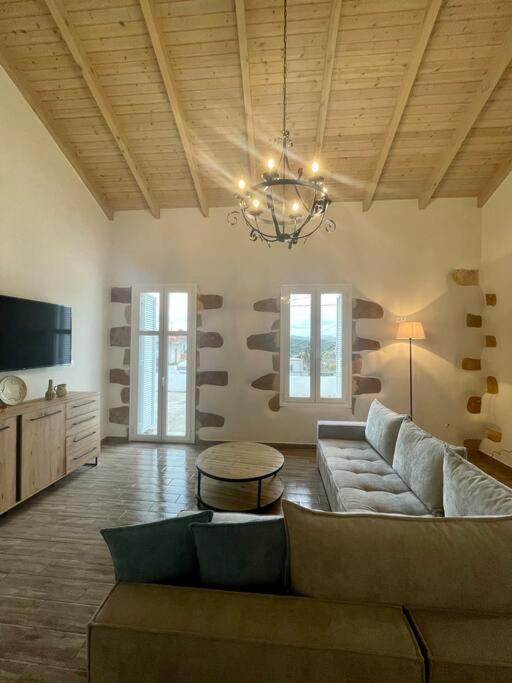 Villa Eftychia Serene Getaway With Hot Tub In A Quiet Location Kíssamos Exterior foto