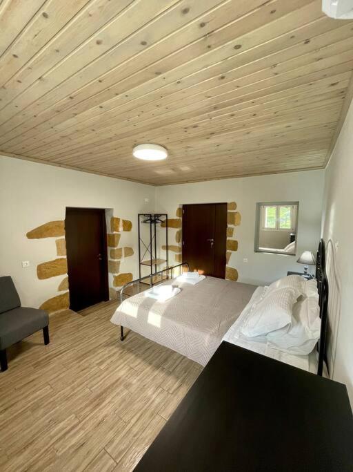 Villa Eftychia Serene Getaway With Hot Tub In A Quiet Location Kíssamos Exterior foto