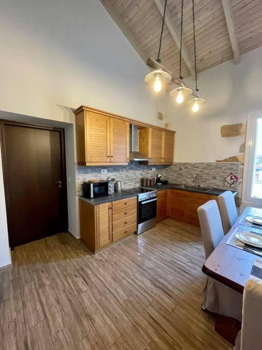 Villa Eftychia Serene Getaway With Hot Tub In A Quiet Location Kíssamos Exterior foto